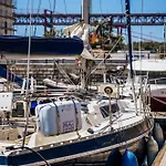 The Classic Sailboat Retreat Bådhotel