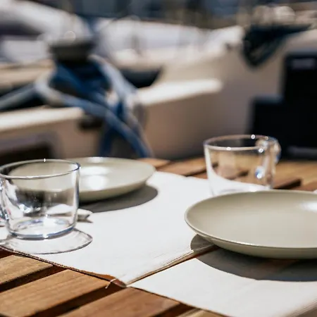 The Classic Sailboat Retreat Ботель
