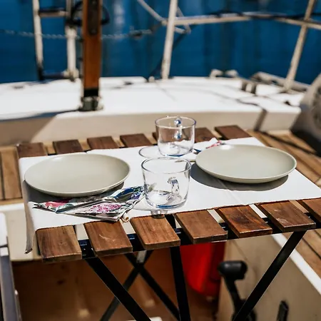 The Classic Sailboat Retreat Ботель Лиссабон