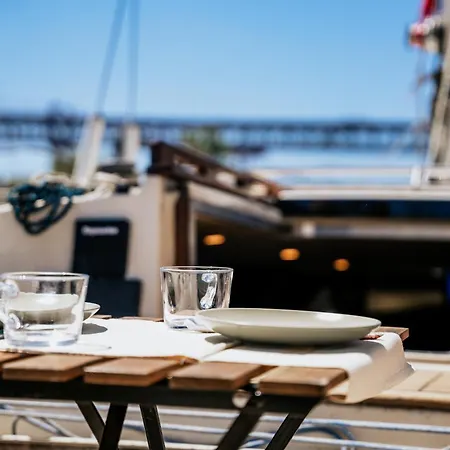 Romantic Sailboat Retreat Marina De Alcantara Downtown * Лиссабон
