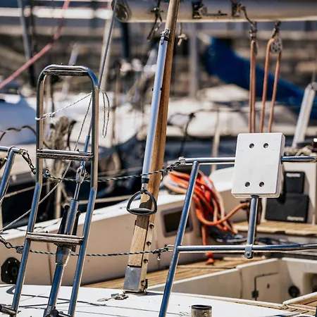 The Classic Sailboat Retreat Ботель Лиссабон
