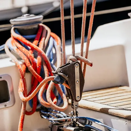 The Classic Sailboat Retreat Ботель
