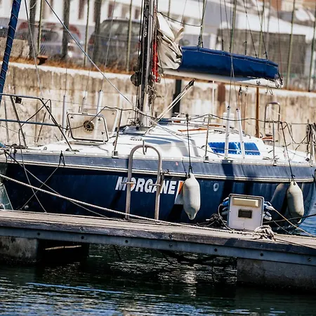 The Classic Sailboat Retreat Ботель *