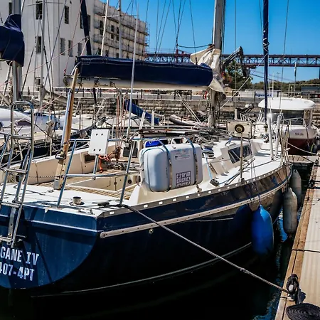 The Classic Sailboat Retreat Ботель Лиссабон