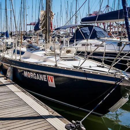 The Classic Sailboat Retreat Лиссабон