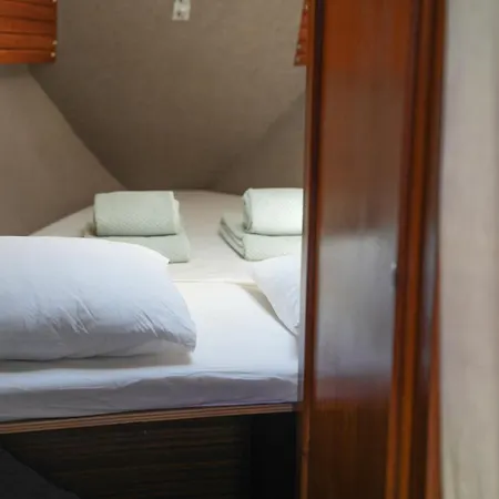 The Classic Sailboat Retreat Ботель