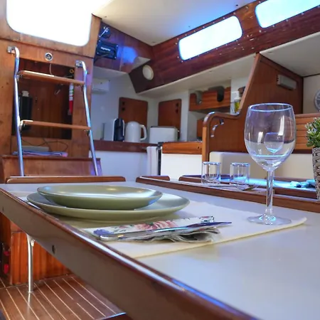 Botel The Classic Sailboat Retreat