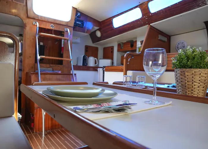 Botel The Classic Sailboat Retreat