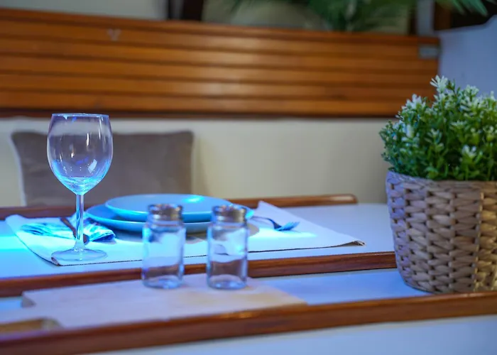 Botel The Classic Sailboat Retreat