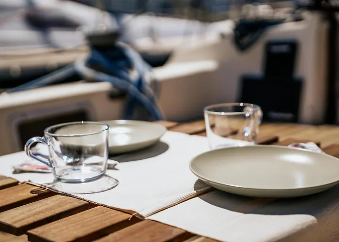 The Classic Sailboat Retreat Botel