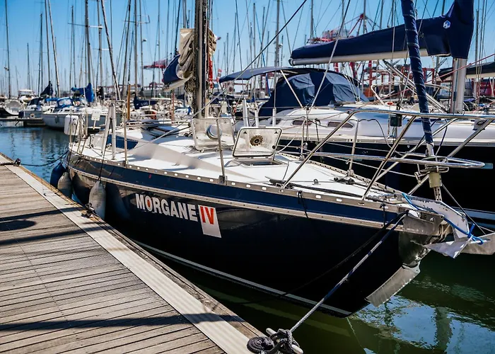 The Classic Sailboat Retreat Lisbona