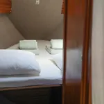 The Classic Sailboat Retreat Tekne